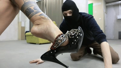Ronda chases her favorite criminal once again